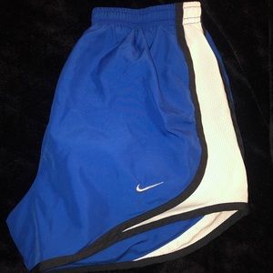 Nike women’s dry tempo shorts